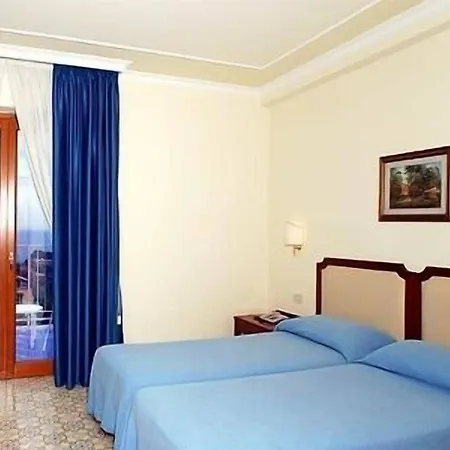 Tirrenia Hotell