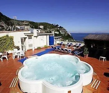 Tirrenia Hotell 4*