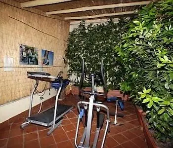 Tirrenia Hotell