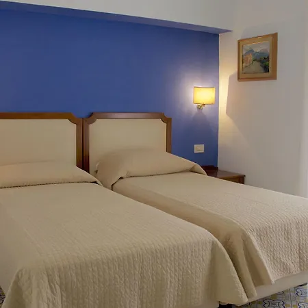 Tirrenia 3* Сорренто
