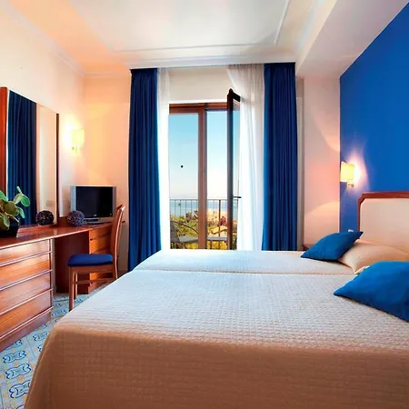 Tirrenia 3* Сорренто